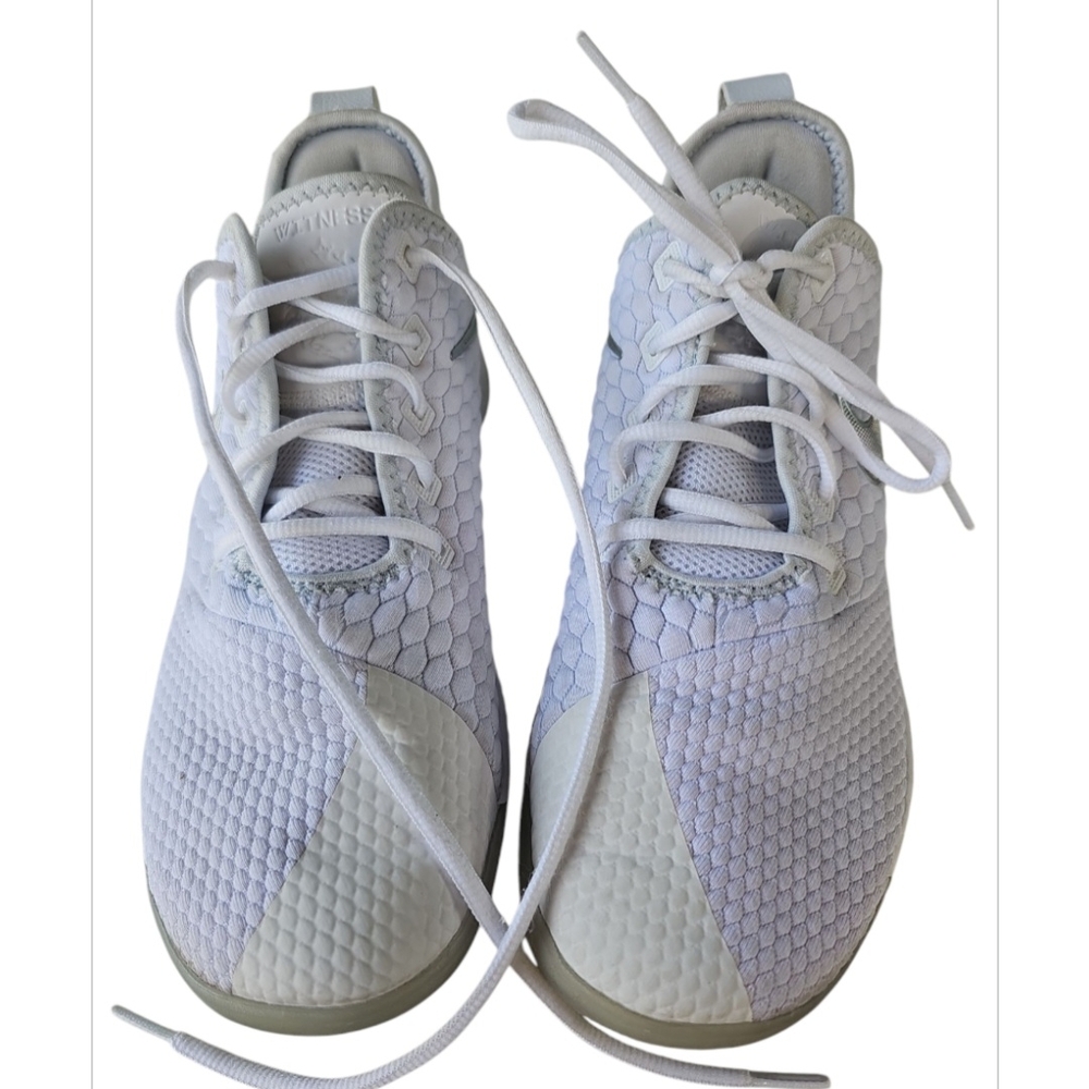 Nike White Sneakers with Breathable Mesh and Cushioned Sole